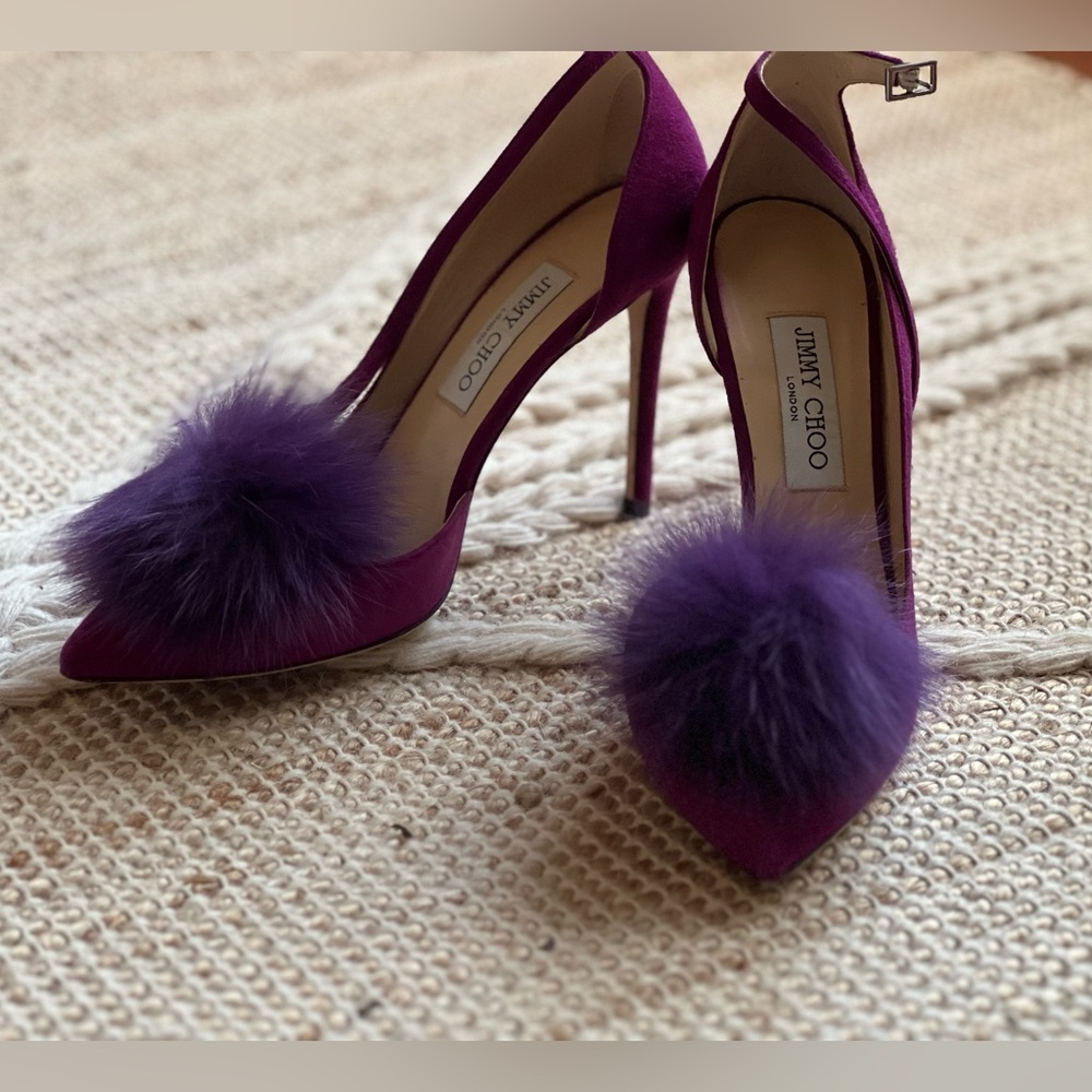 JIMMY CHOO
Rosa 100 MadelineSuede Pointy Toe Pumps With Clip On Pom Poms Size 39